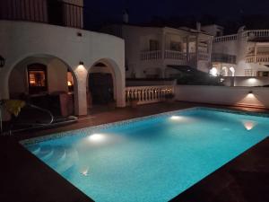 Encantadora Casa con Amarra y Piscina Privada - HISP-288-70