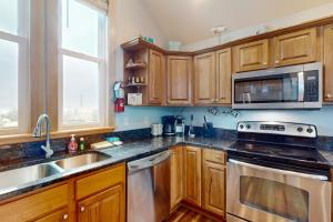 Spacious home with private pool, hot tub, pool table & central AC