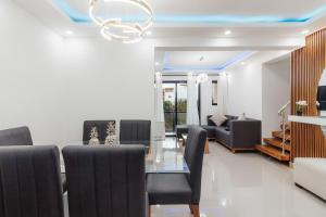 Exclusive Top-Floor Penthouse with Jacuzzi - BlueCasas