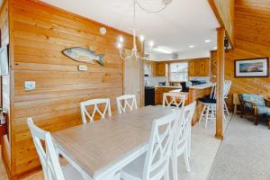 Beach home near the ocean wsunny deck, washerdryer, and central AC