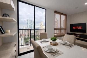 Modern 1BR with Sea View Prime Location