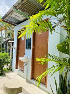 Beachside Apartment in the Heart of Port Barton