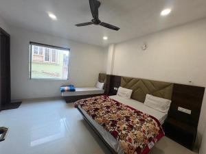 Hotel UV Inn Just 50 Footsteps from GOLDEN TEMPLE