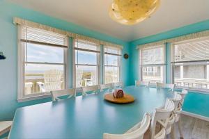 Soundfront house with private dock, hot tub, WiFi, & beautiful views