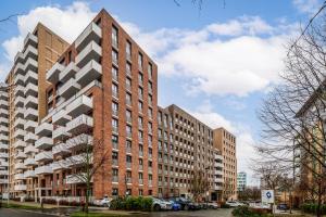 Park Royal Lake Side Apartment