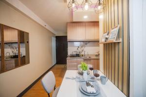 AR02 1BEDROOM Condo Unit with Free Pool, HBO, Netflix & WiFi