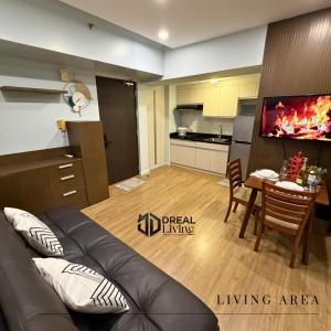 Executive City View Suite with Private Workspace & Fast Wi-Fi Near Business District in Davao City