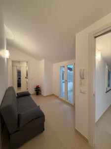 Alofera and Sialuna House