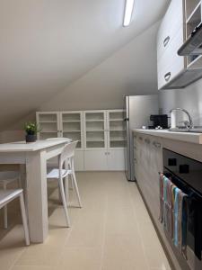 Alofera and Sialuna House