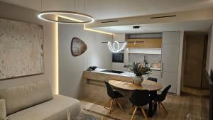 Castle-side Luxury Residence on Danube River bank,Free Parking