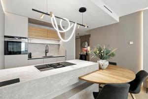 Castle-side Luxury Residence on Danube River bank,Free Parking