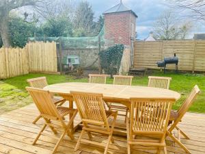 Colombier du Val - Maison cosy 3 chambres - Terrasse - Jardin clos - BBQ - Poules - Wifi fibre - Refuge LPO - 15 min Circuit 24 Heures du Mans - 30 min Zoo de La Fleche - Etape Velobuissonniere