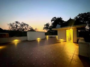 18 Ivory Crest 4 BHK Villa with Projector