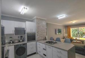 Coastal Chic in the Heart of Ballito l 3 Bed Oasis