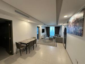 Pinnacle Row Panoramic 2BR Oasis