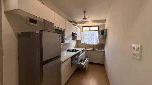 Summit by LivRegalia Stays 3BHK Sec 42 Near Golf Course Road