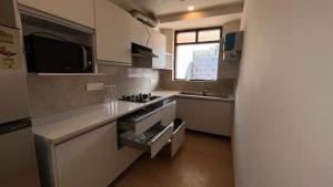 Summit by LivRegalia Stays 3BHK Sec 42 Near Golf Course Road