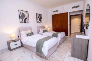 Luxury 3 BR Premium Feel Iconic Burj View Connected To Dubai Mall