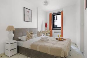 Madeleine & Champs-Élysées - 2BR 2BA with Balcony - Paris Vacation Rentals