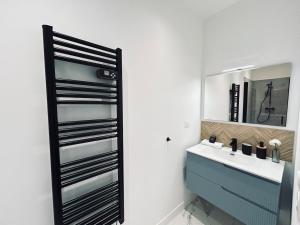 1 Vasnier F1 avec terrasse proche caves et science po