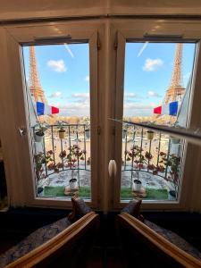 Face à la tour eiffel