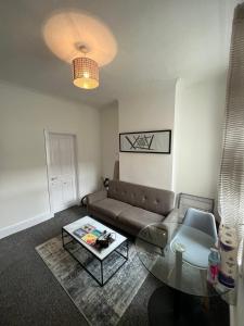 Modern room for short stay in Salford, PLAB Samson