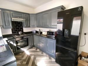 Modern room for short stay in Salford, PLAB Samson