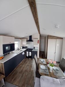 B17 SilverSands Escape