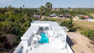 White Romance Pool Villa Pattaya