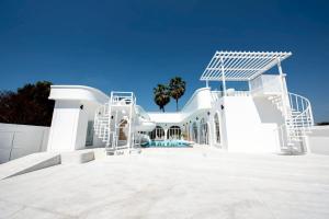 White Romance Pool Villa Pattaya