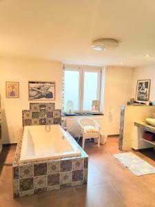 LöwenTal an der Ruhr mit Terrasse und mit Parkplatz