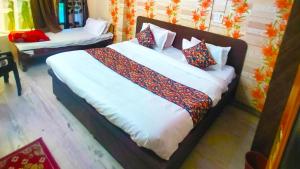Vasant Stays By Amisha Palace - 5 Min Walk to Railway Station
