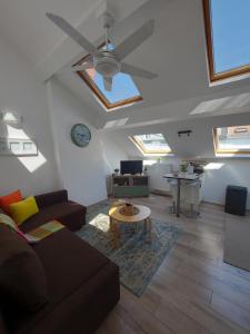 Central Brussel - steps Grand Place - local vibrant neighbourhood