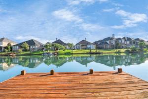 Luxury Lakefront 4BR - Corporate & Extended Stay Friendly