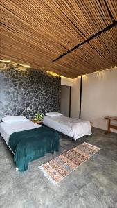 Natural Luxury Birding Lodge - Premium Birdwatching near Cali