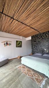 Natural Luxury Birding Lodge - Premium Birdwatching near Cali