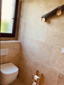 Maison de charme indépendante - Terrasse et parking privé - Village médiéval - 8 min A7 - Montélimar Nord