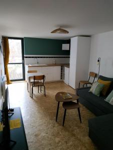 Appartement meublé, Le 37bis