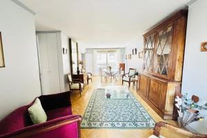 Gateway to Paris Classic Apartment with Terrace managed by MeyAgency