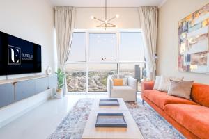 Elite LUX Holiday Homes - Serene Golf View Living 1 BHK in Damac Hills, Dubai
