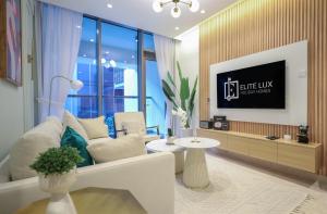 Elite LUX Holiday Homes - Elegant 2BR Suite in Business Bay, Dubai