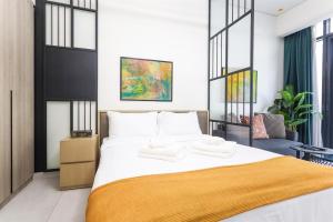Elite LUX Holiday Homes - Relax & Unwind in Stylish JVC Studio, Dubai