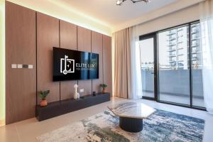 Elite LUX Holiday Homes - Exquisite 2BR at Island Park 1, Dubai Creek Harbour