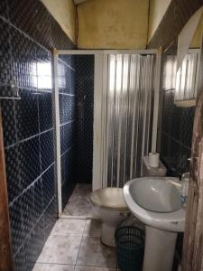 Casa 2 quartos em frente a praia na cidade mística de colares a 96 quilômetros de Belém do Pará