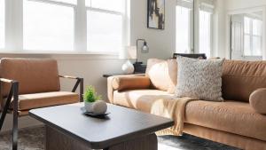 Landing Stylish 1BD Courtyard Gym