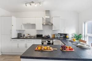 Spacious 1-Bed - Town Centre - Free Parking