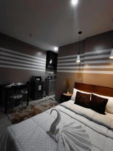 Cozy Room in Taguig with 1 Bedroom and Kitchenette