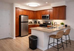 Marina 1-Bedroom & 2-Bedroom - Near Venice Beach & Marina