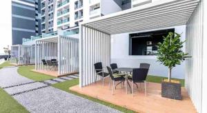 Corner Unit, Great Privacy, Designer Studio with Wi-Fi, Netflix, 1 Parking Space