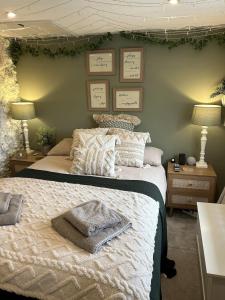 Rural Home with Hot Tub, Detached, Sleeps 12